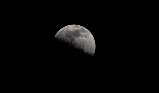 India logra la gesta de aterrizar una nave en el polo sur de la Luna