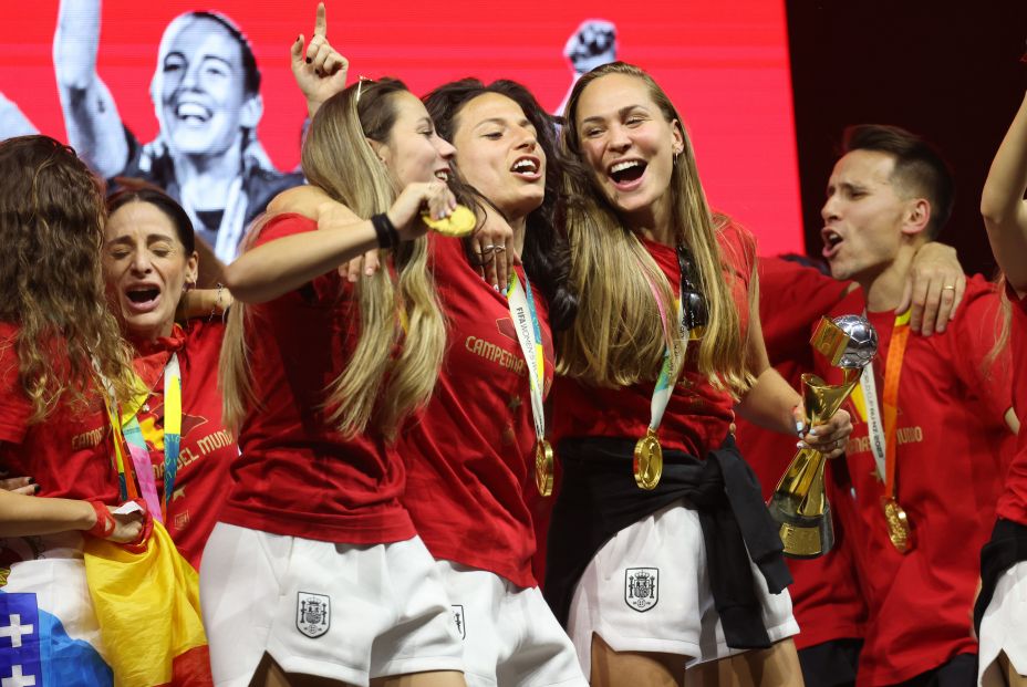 EuropaPress 5391491 jugadoras seleccion espanola celebracion victoria madrid rio 21 agosto 2023