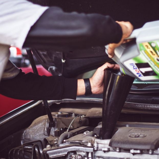 Neumáticos, aceite y frenos, entre los elementos a revisar en el coche a la vuelta del verano