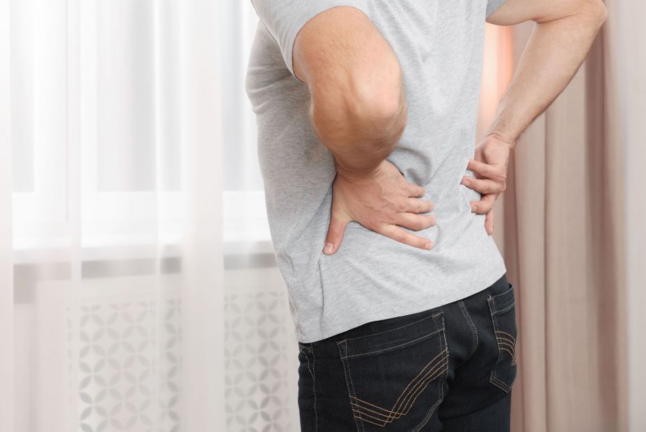 Fallece tras acudir dos veces al hospital con dolor de espalda, donde se le diagnosticó mala postura. Foto: Bigstock Fallece tras acudir dos veces al hospital con dolor de espalda, donde se le diagnosticó mala postura. Foto: Bigstock
