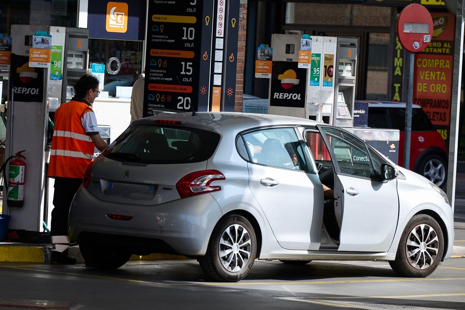 Coger el coche, prohibitivo: la gasolina ha subido el 7% y el diésel el 11% estas vacaciones