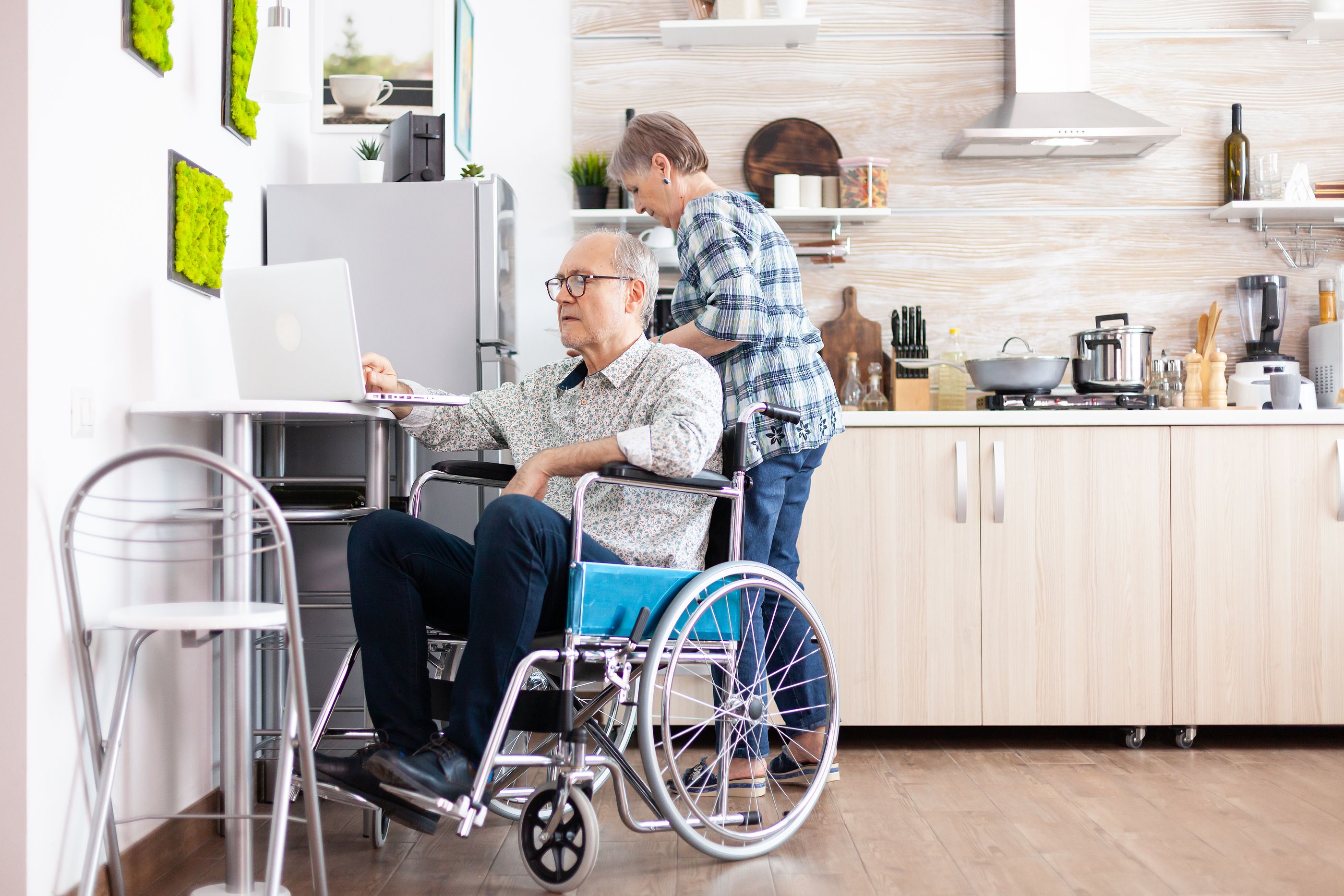 OCU aconseja adaptar baños y cocina para viviendas de personas mayores