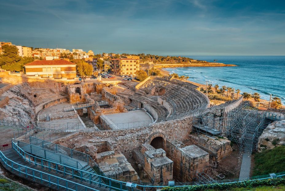 Vacaciones de playa y cultura: yacimientos arqueológicos con vistas al mar