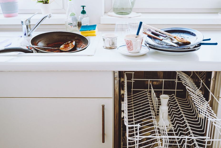 bigstock Pile Of Dirty Unwashed Dishes  471790911