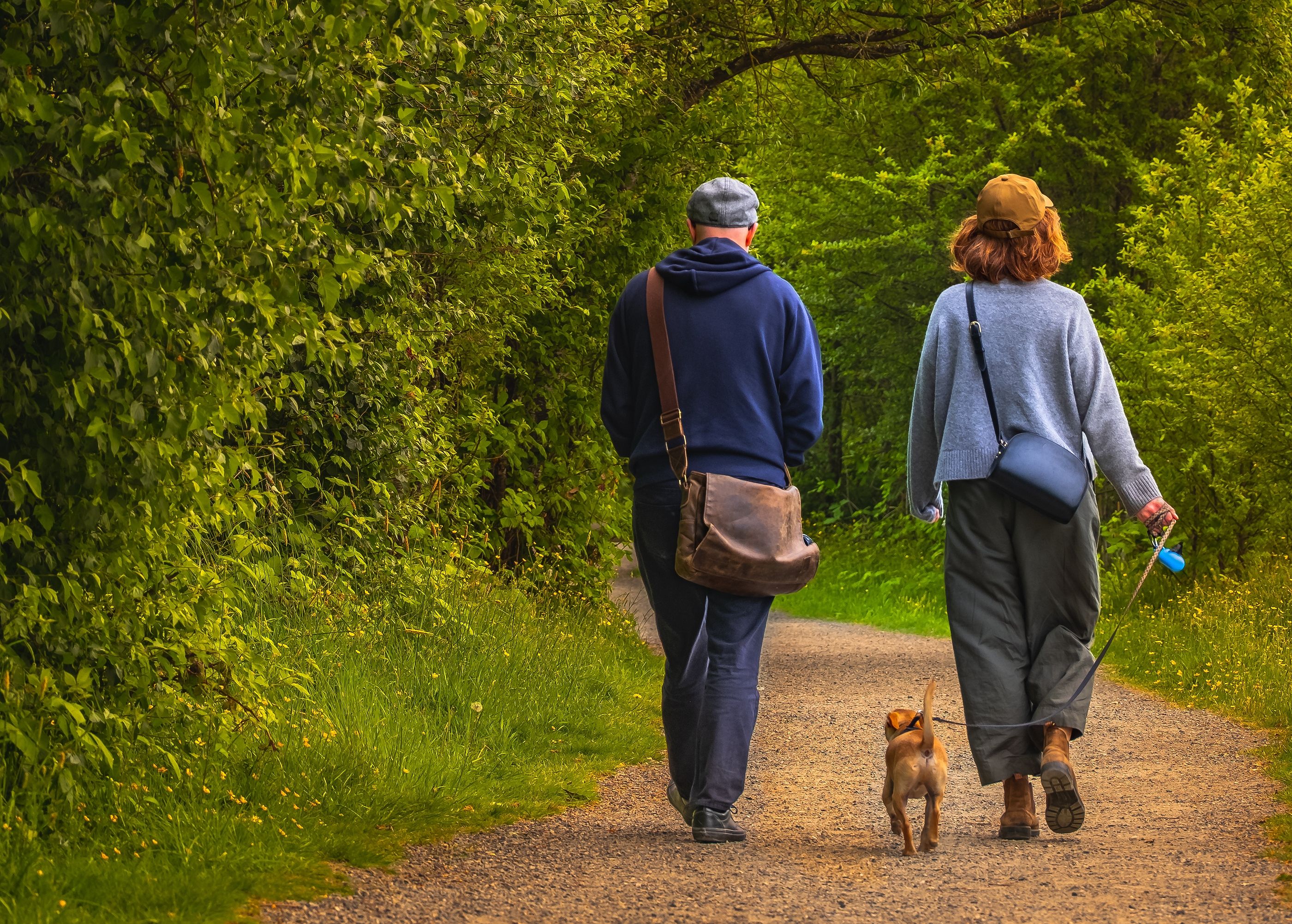 La forma en que caminas podría ser un signo temprano de demencia . Foto: Bigstock