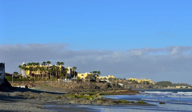 Muere un hombre de 58 años intentando salvar a un niño en la playa