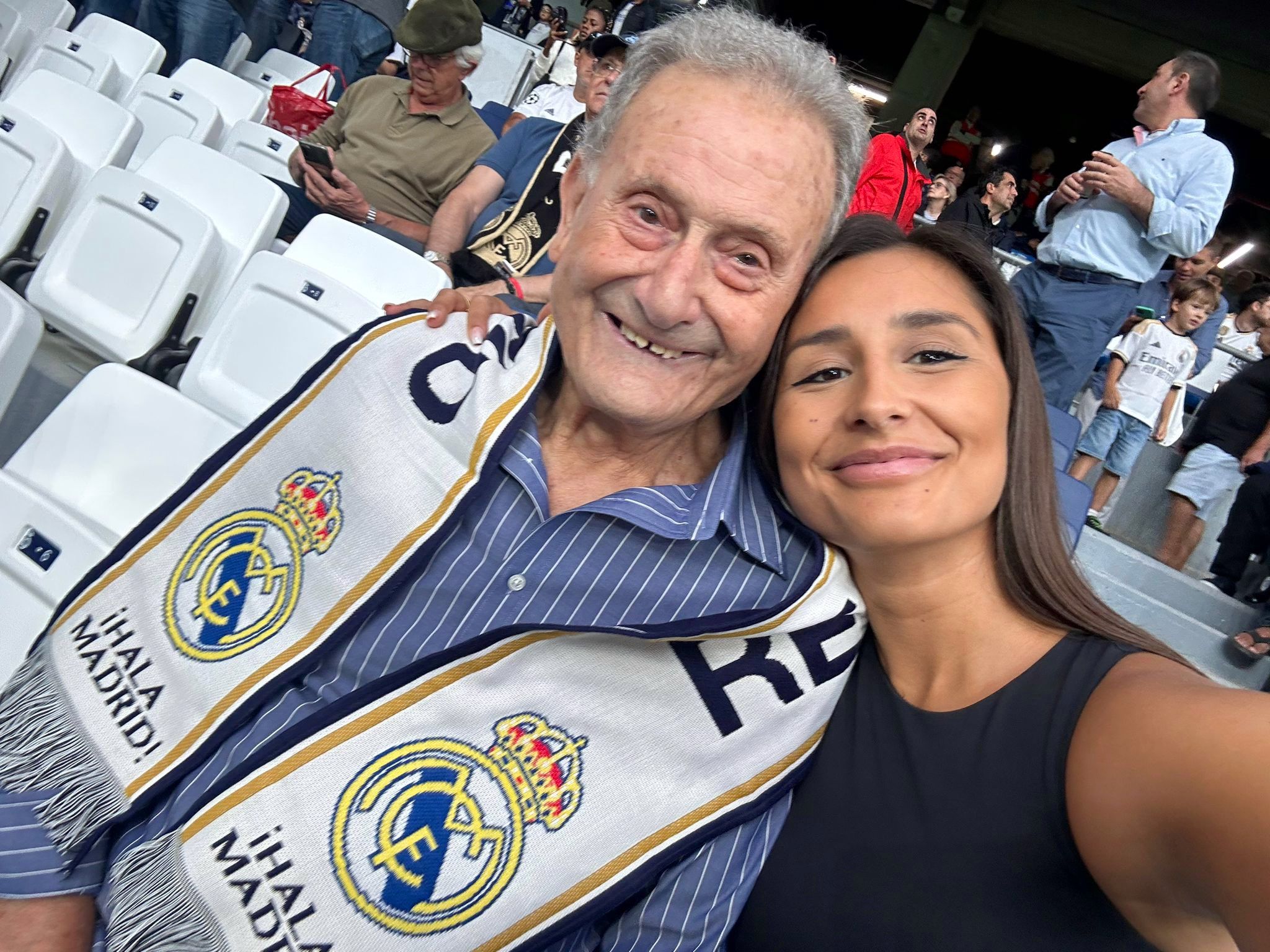 VÍDEO: Cumple el sueño de su abuelo de ir al Bernabéu: "Si me muero, ya lo hago a gusto"