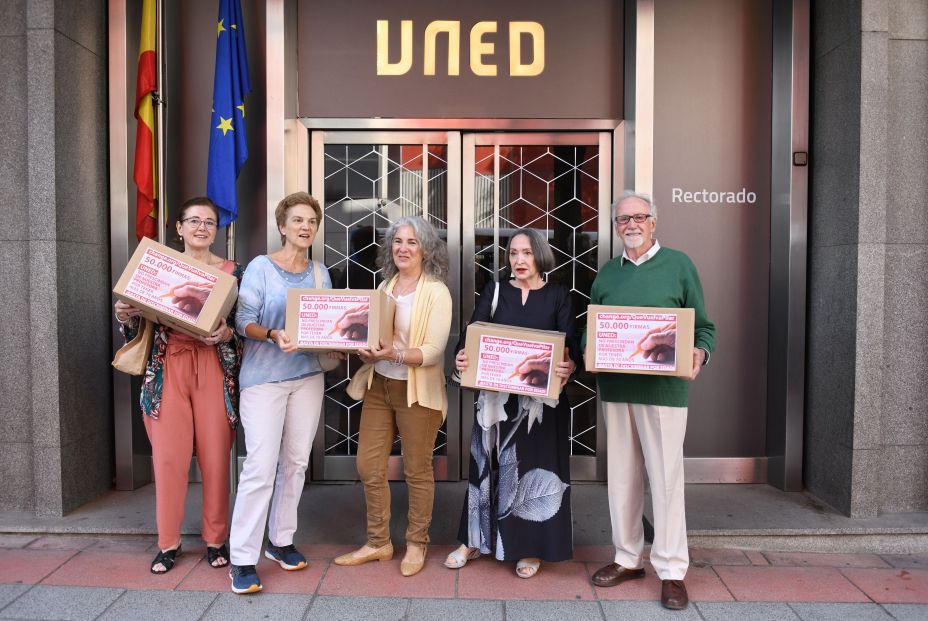 Entregadas 50.000 firmas en la UNED para defender a una profesora de 75 años: “Estamos muy dolidos”. Foto: EuropaPress 