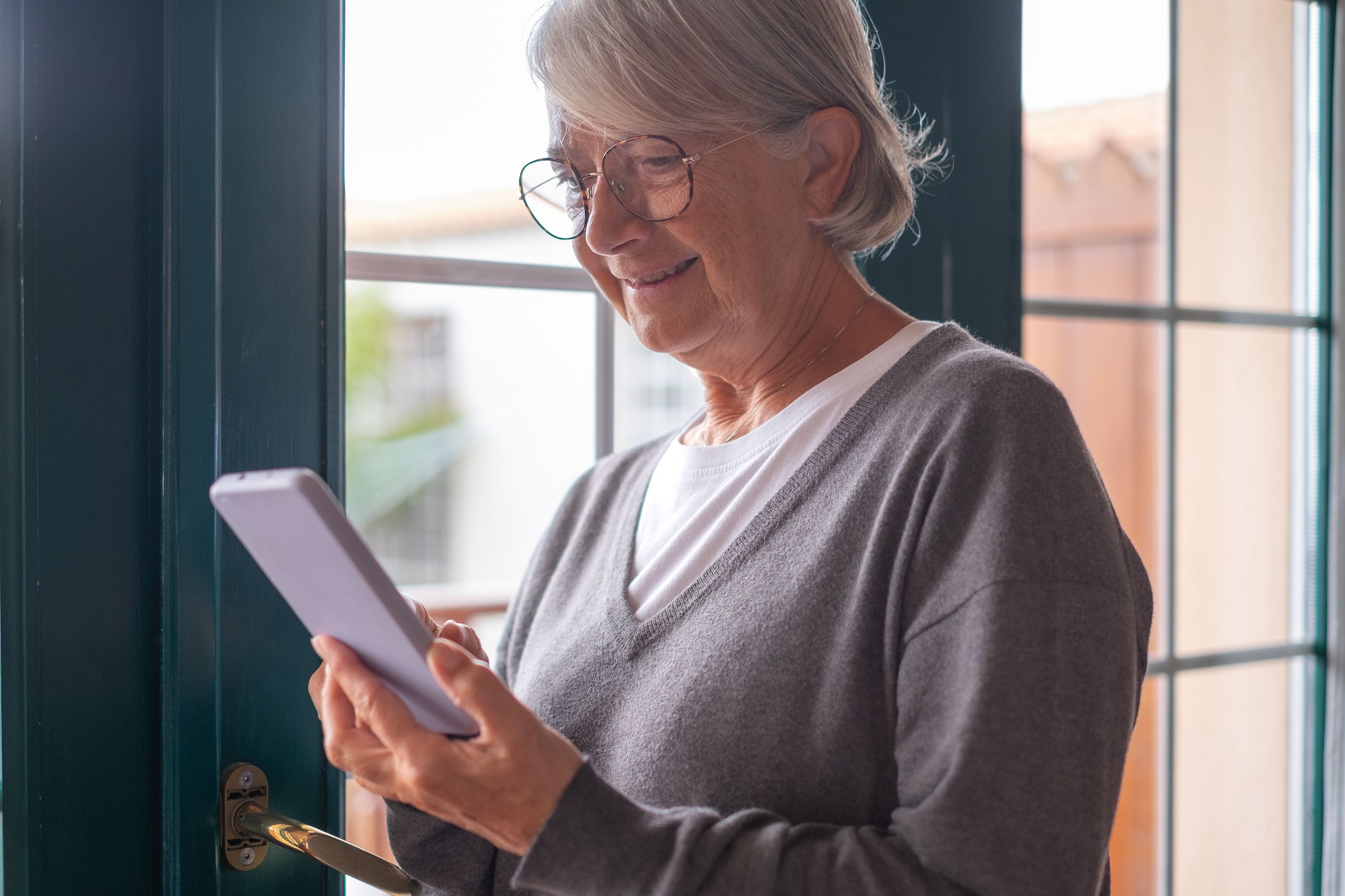 'Ávila Contigo', el programa que busca paliar la soledad física y emocional de los mayores. Foto: Bigstock