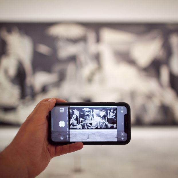 El Museo Reina Sofía ya permite a los visitantes hacer fotos al 'Guernica'. Foto: Europa Press