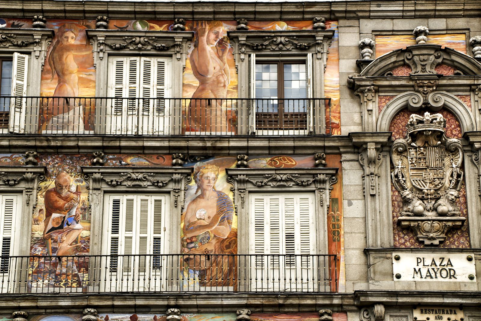 Ruta por las plazas mayores más bonitas de Madrid con recomendaciones para… ¡comérselas!. Foto: Bigstock