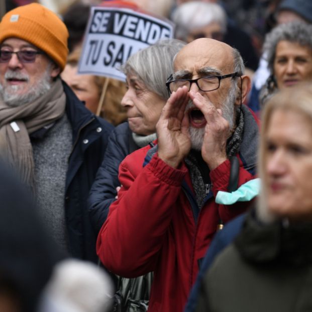 Los mayores, indignados con la sanidad pública: exigen dentistas y psicólogos