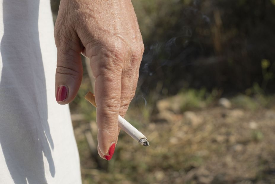 Fumar también puede hacernos envejecer más rápido. Foto: Bigstock