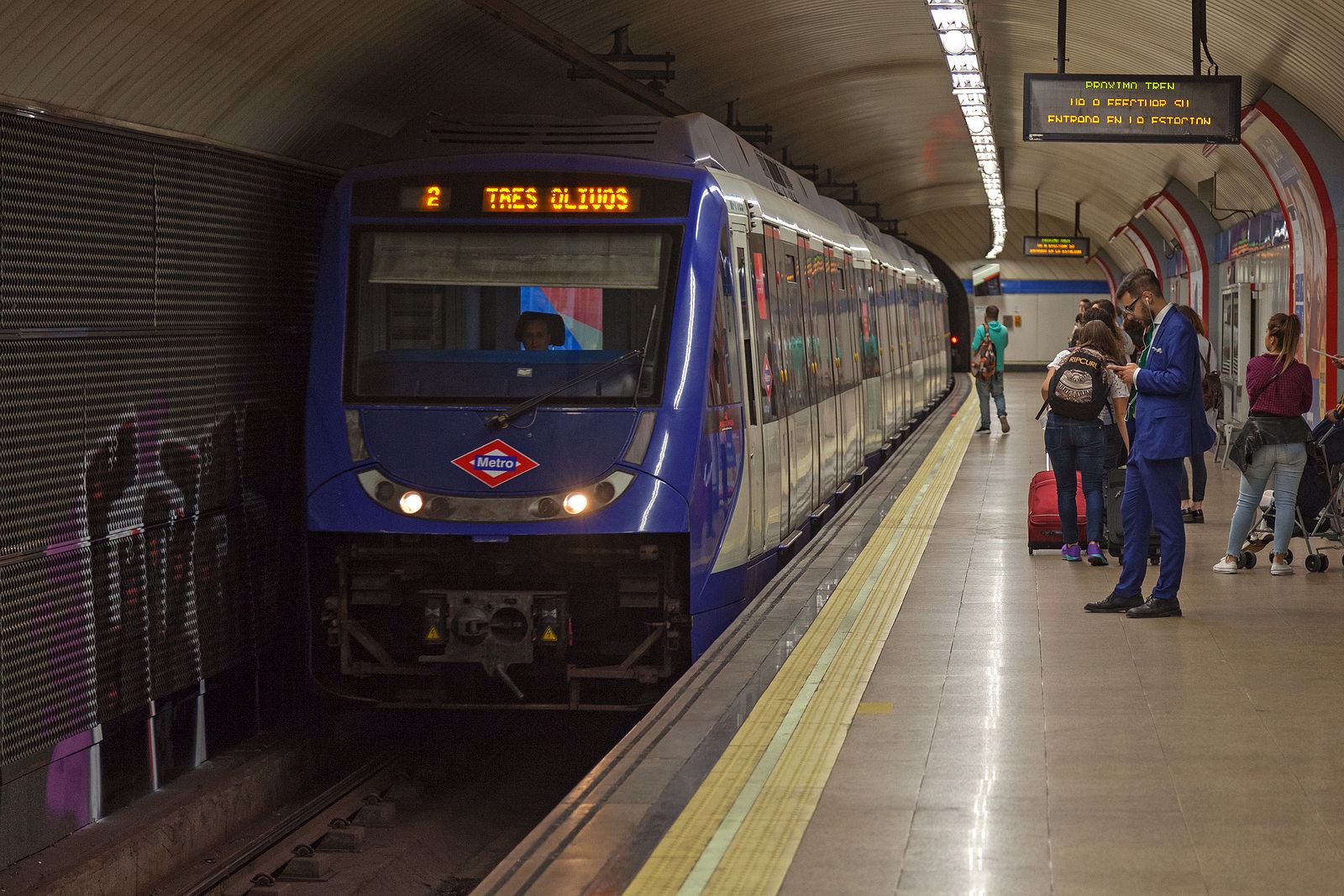 El Metro de Madrid aclara por qué no hay relojes en los vagones y andenes