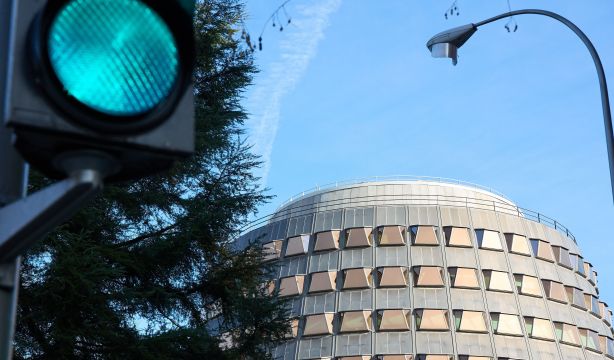 Sentencia del Constitucional: quien gane juicios a la banca por cláusulas abusivas no pagará costas. Foto: EuropaPress
