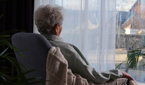 La soledad no deseada, la otra gran epidemia del siglo XXI, retratada en un documental
