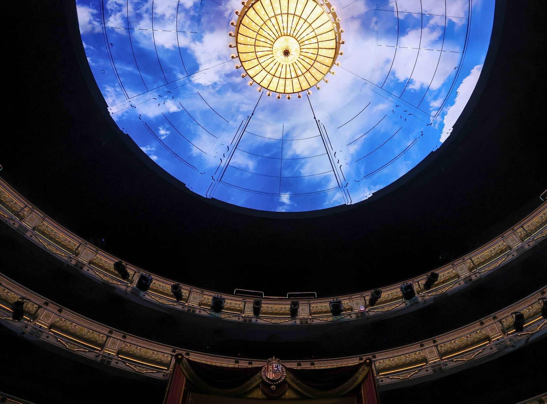 Jaume Plensa abre una ventana al cielo de Madrid en el techo del Teatro Real