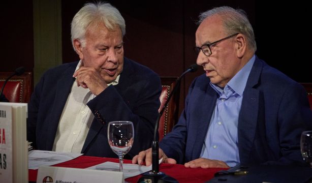 González y Guerra suman fuerzas contra la amnistía y acusan a Sánchez de "disidente"y "desleal"