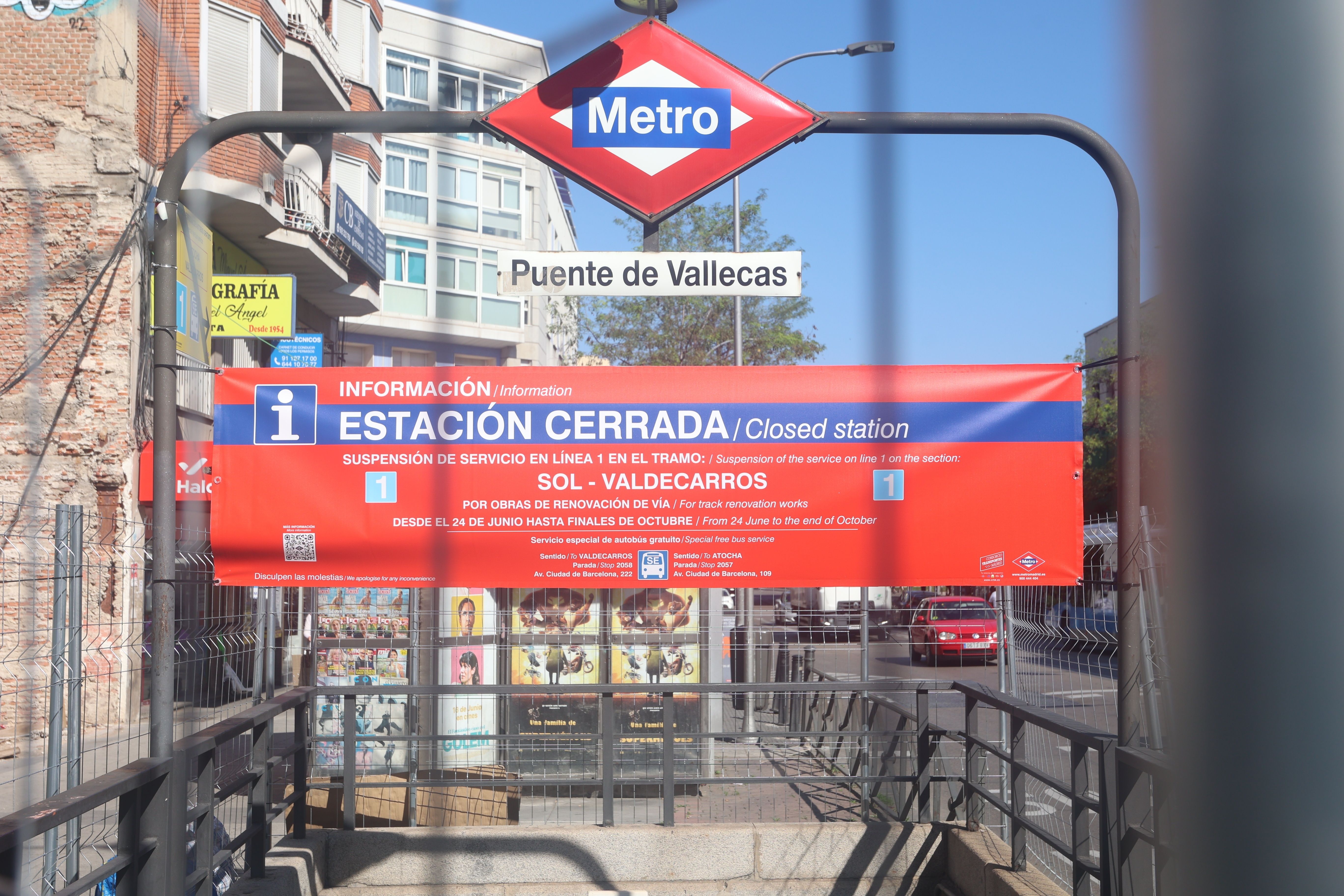 EuropaPress 5292821 entrada estacion metro puente vallecas cerrada hoy obras mejora linea metro