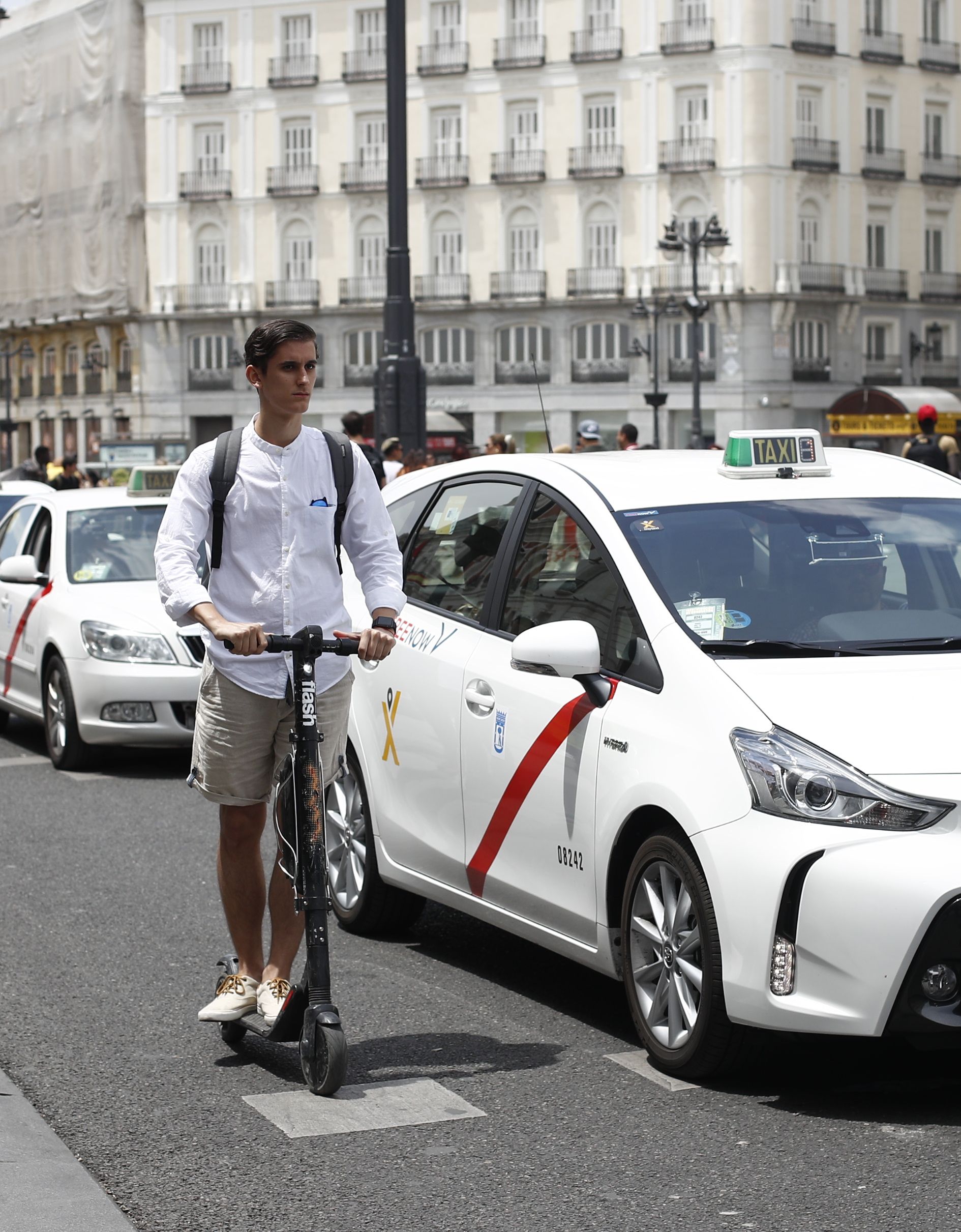 La DGT regula los patinetes: las prohibiciones y sus multas