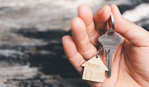 Donaciones de padres a hijos para vivienda: cómo tributan en la Comunidad Valenciana