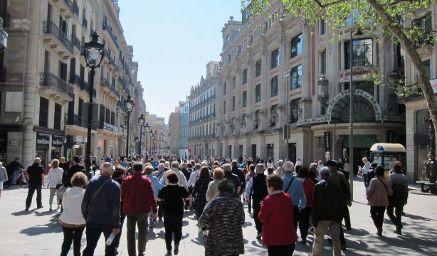 Victorias de los mayores en la revolución sénior: banca, pensiones y hasta la DGT