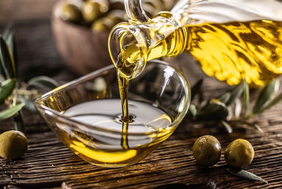 El aceite de oliva sube un 62,3% su precio en agosto, mientras que el de girasol lo reduce un 39,9%