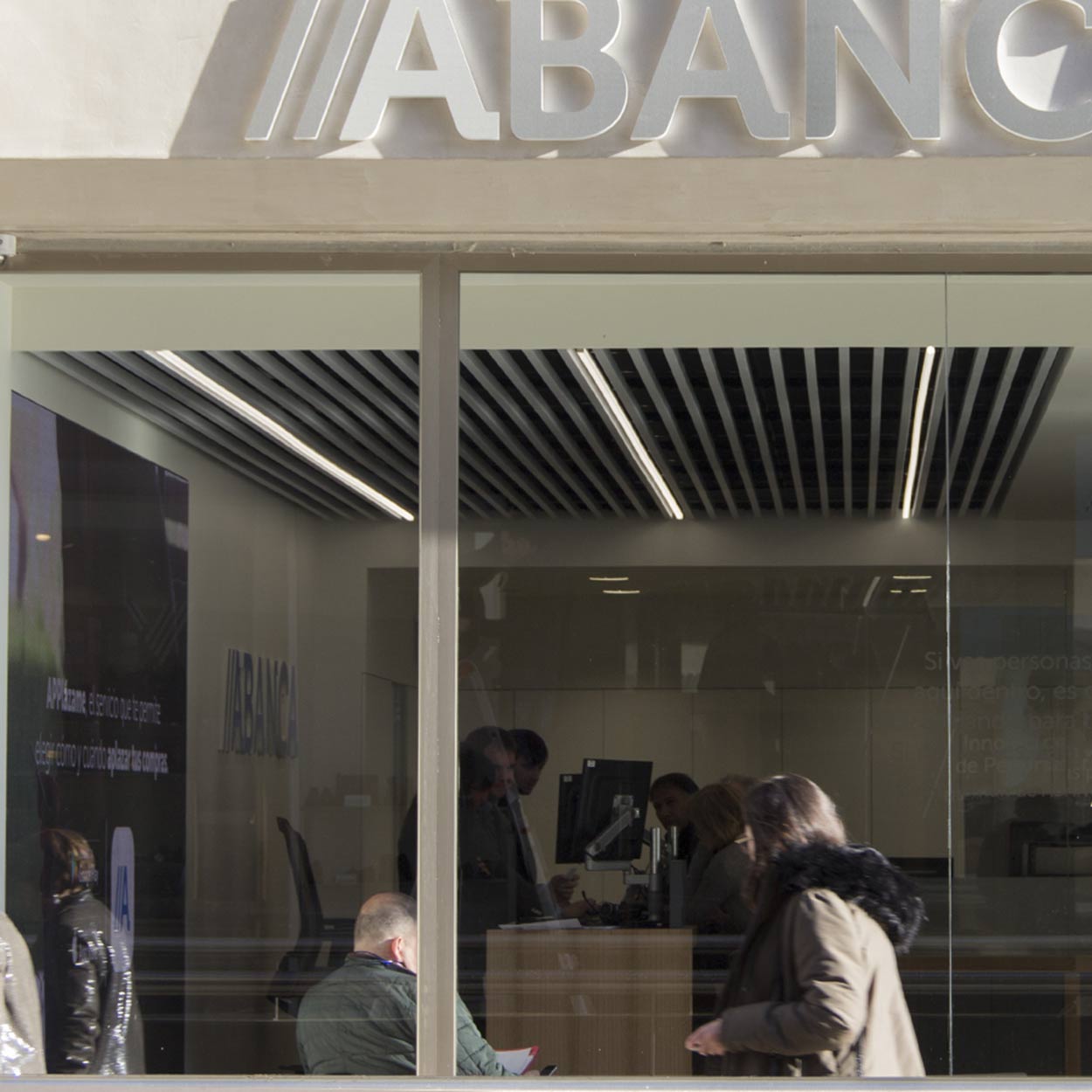 Abanca, condenada a reintegrar 30.600 euros más los intereses a dos jubilados víctimas de una estafa