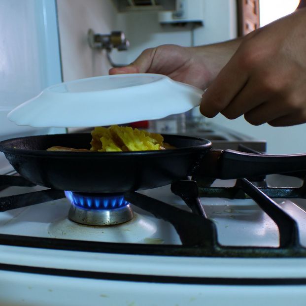 Dar la vuelta a la tortilla, El truco de José Andrés para darle la vuelta  a la tortilla sin que se rompa