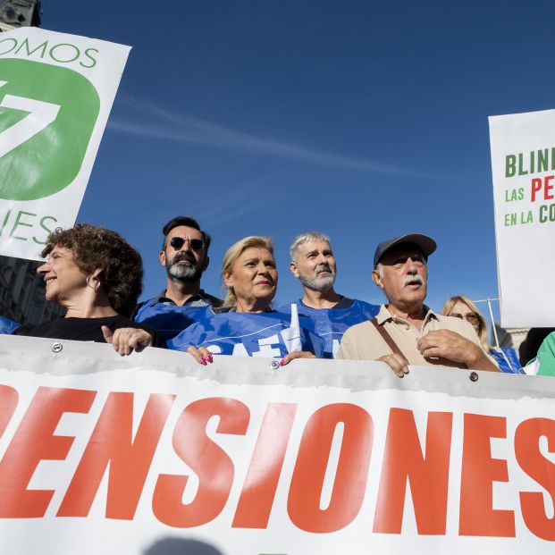 EuropaPress 5466752 varias personas concentracion convocada mesa estatal blindaje pensiones