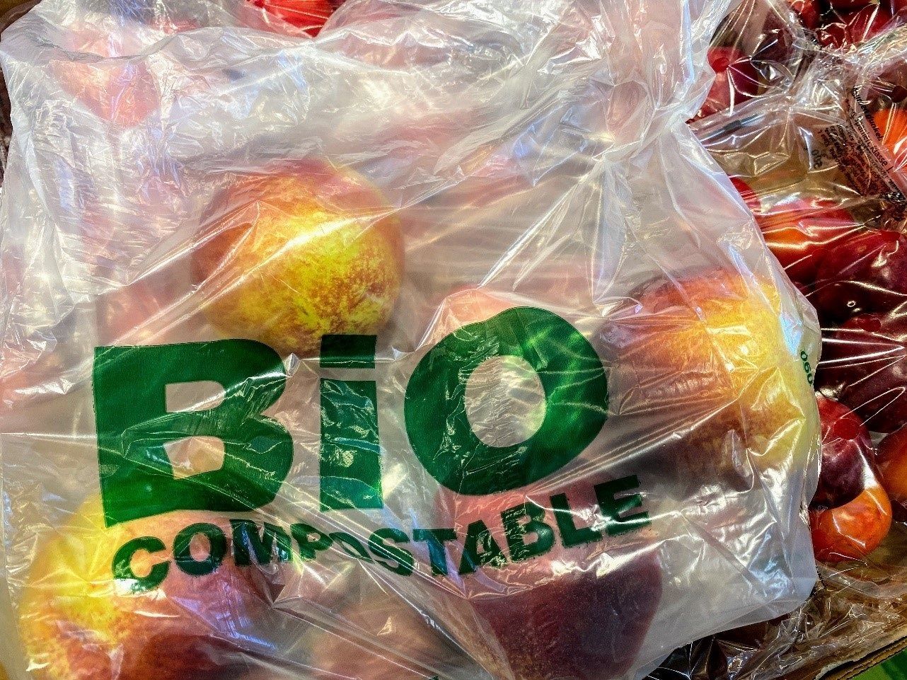 Las bolsas biodegradables son más tóxicas que las de plástico convencionales, según un estudio