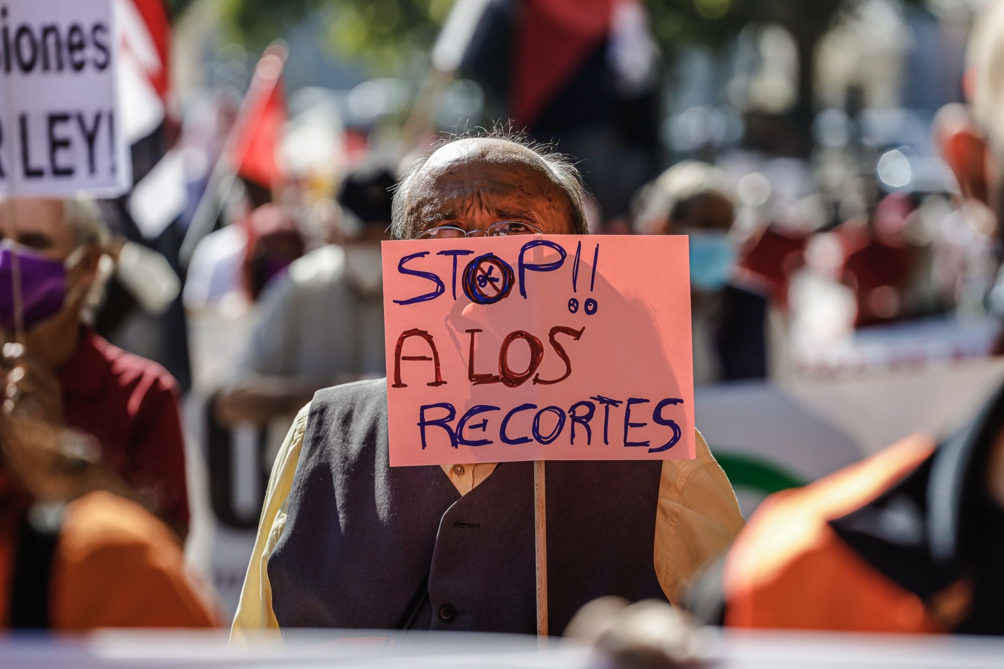 pensionista pancarta stop recortes