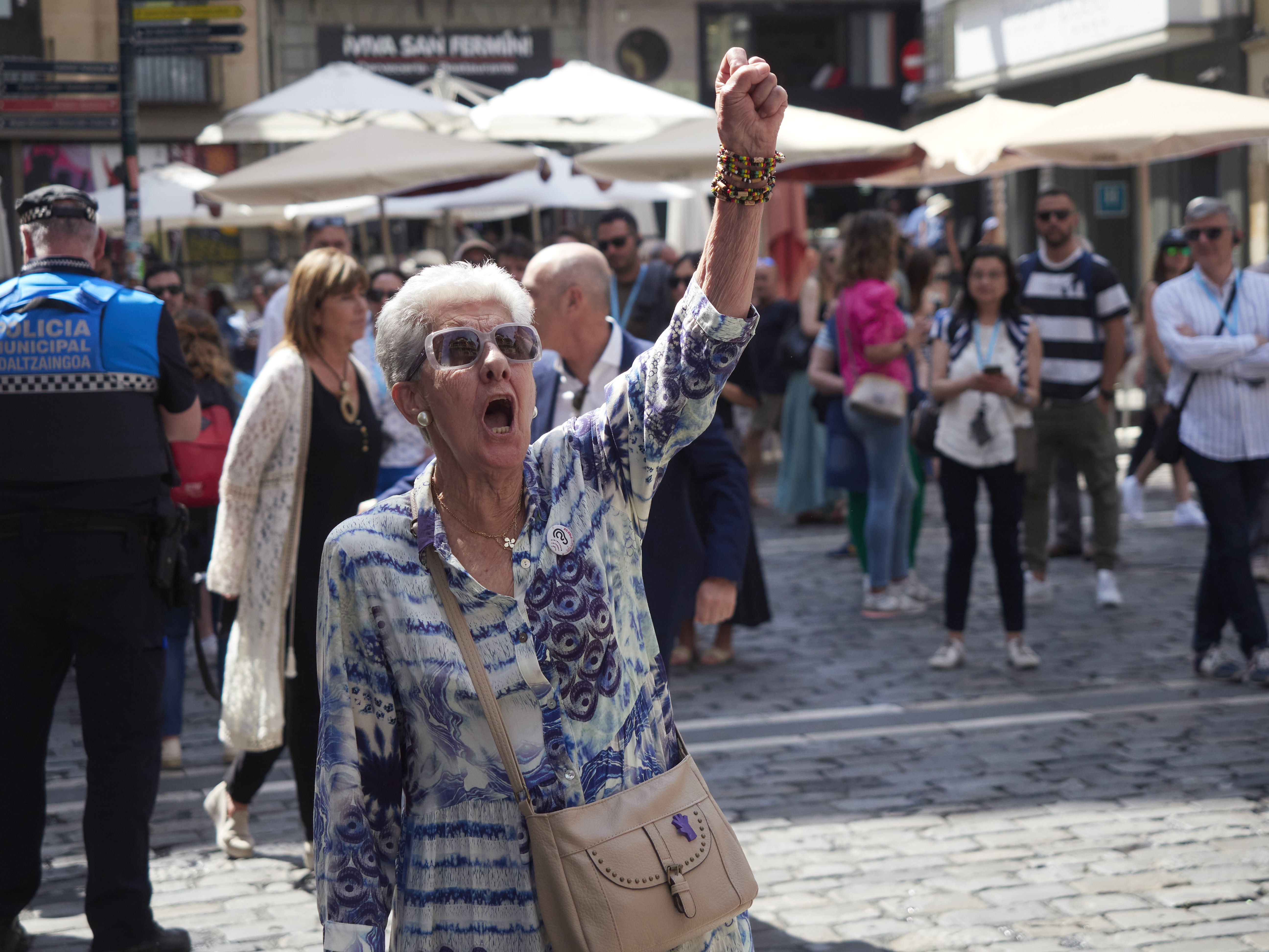 Ser mujer mayor en el siglo XXI: más riesgo de soledad, pensiones bajas y peores diagnósticos