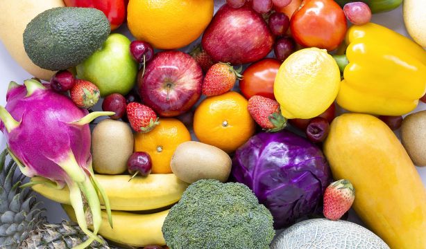 Esta fruta es clave para mejorar la salud cardiovascular y la función cognitiva de los mayores