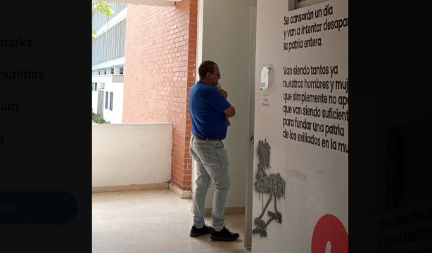 El gesto de un profesor con una de sus alumnas en pleno examen que se ha hecho viral