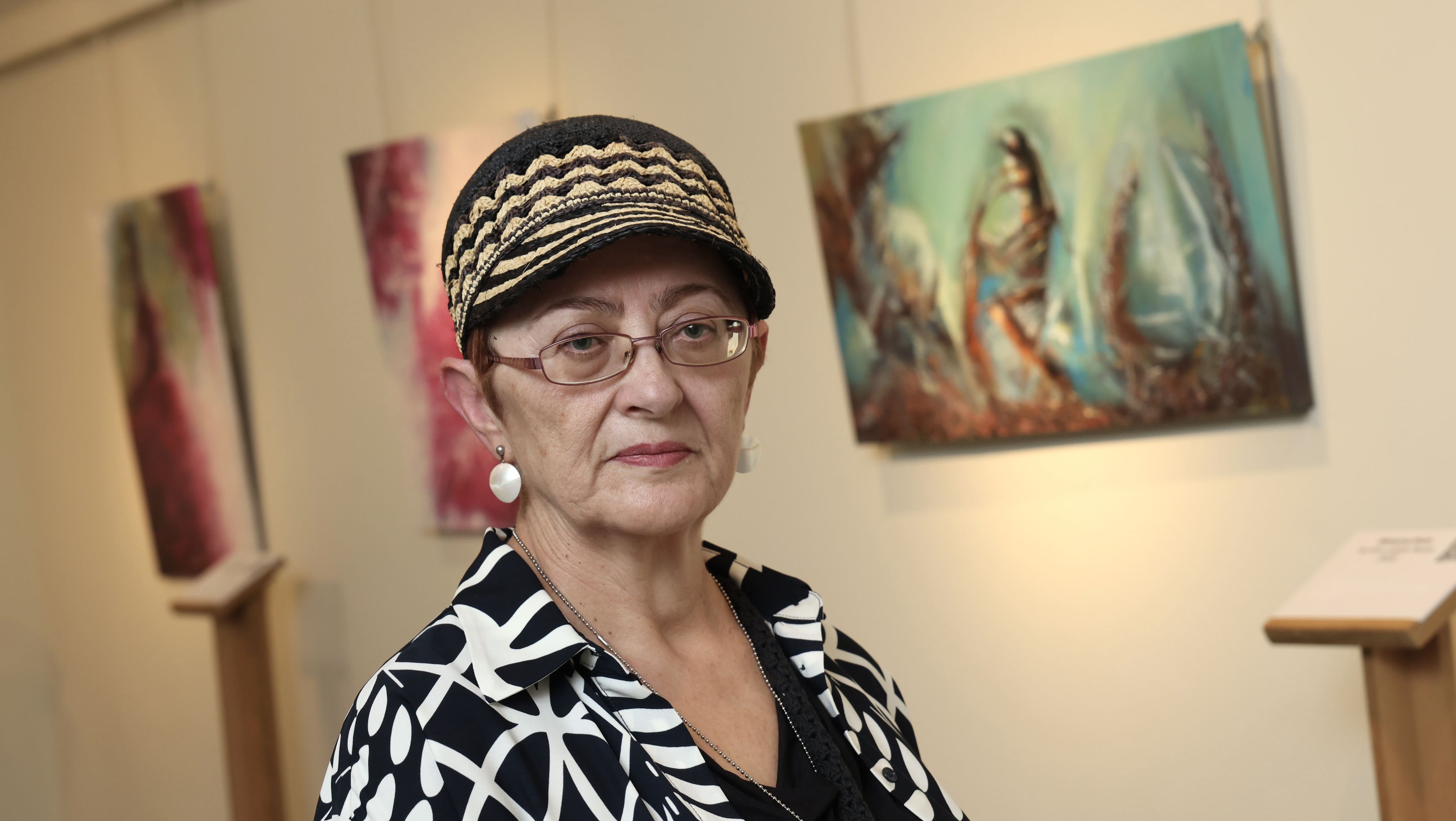 La artista con discapacidad visual Ángeles Lozano: "Gracias a la pintura tengo una razón para vivir"