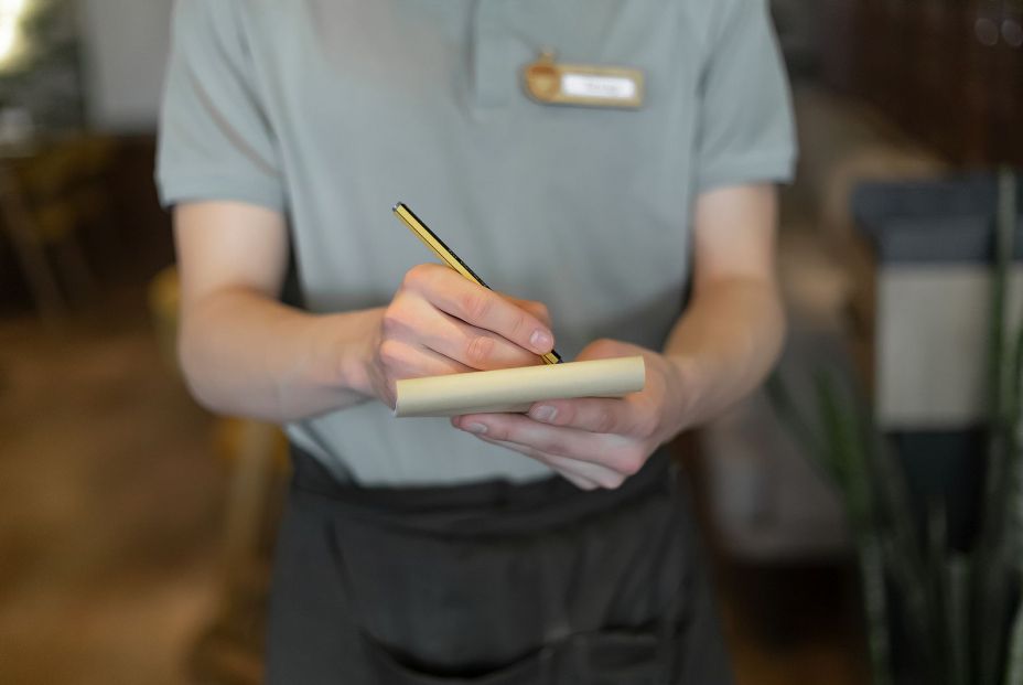 La oferta laboral para ser camarero que indigna en redes y alerta a Inspección de Trabajo La oferta laboral para ser camarero que indigna en redes y alerta a Inspección de Trabajo