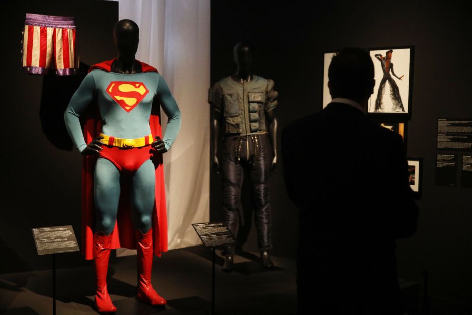 Jean Paul Gaultier hace de cicerone en una exposición sobre cine y moda Jean Paul Gaultier hace de cicerone en una exposición sobre cine y moda