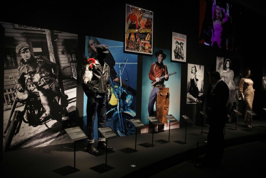 Jean Paul Gaultier hace de cicerone en una exposición sobre cine y moda Jean Paul Gaultier hace de cicerone en una exposición sobre cine y moda