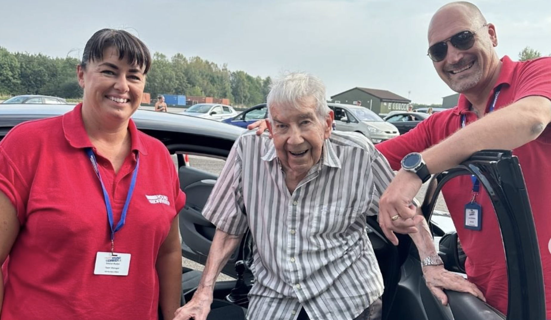 Un sueño hecho realidad: sale de la residencia para volver a la autoescuela con 98 años