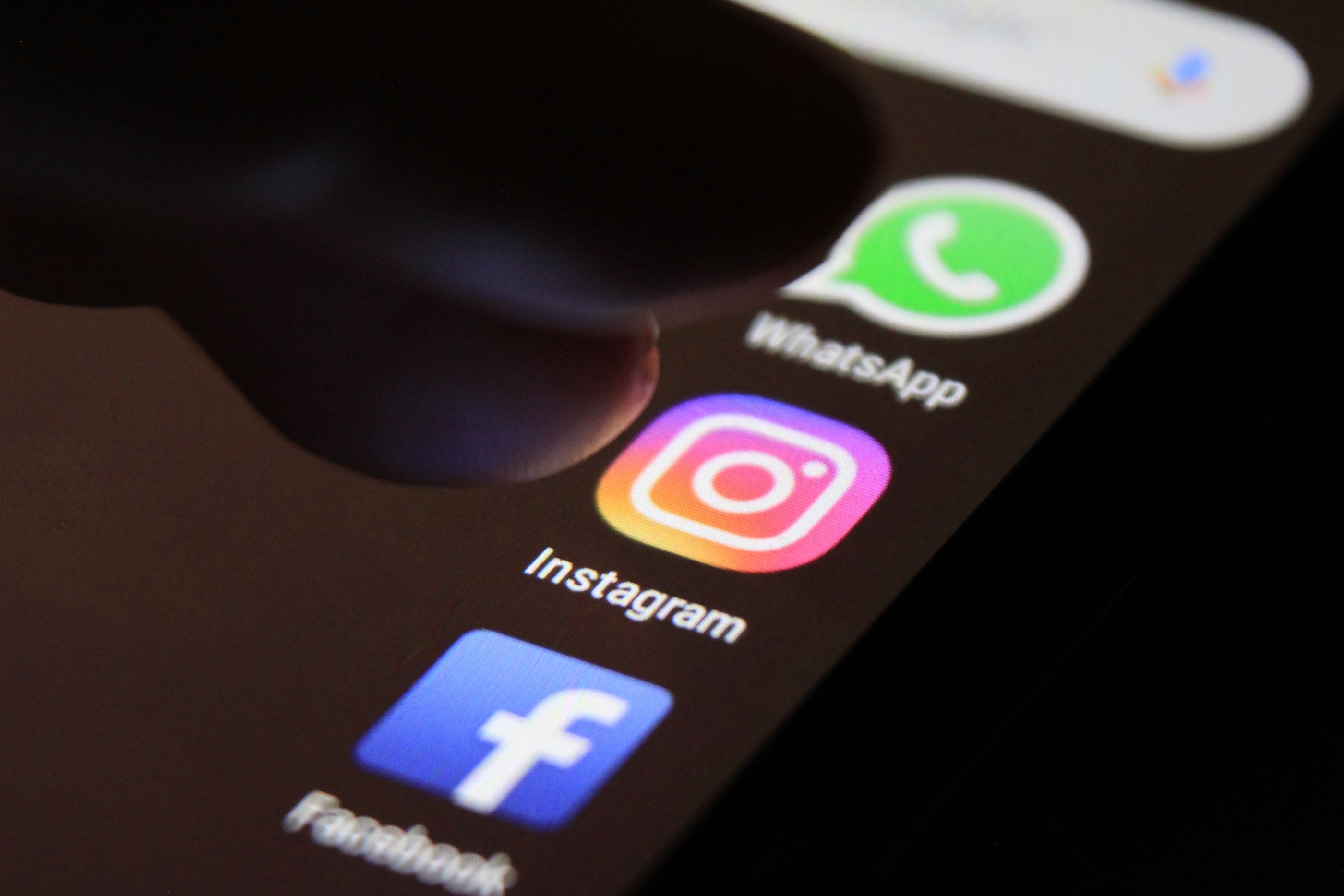 Facebook e Instagram de pago: Meta quiere cobrar 13 euros para librarte de los anuncios