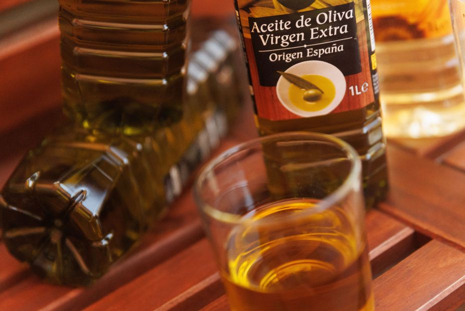 Aceite de oliva: subidas de precio de un 75% en un mes y diferencias del 56% entre supermercados