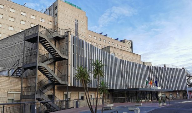 Matan a un hombre de una brutal paliza y lo abandonan en el parking de un hospital