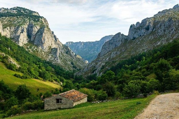 Estos son los mejores parques naturales de España  para una escapada de otoño