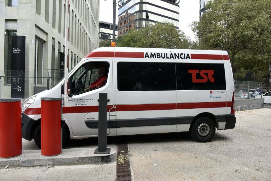 EuropaPress 4829431 ambulancia llegada ciudad justicia caso palau 23 noviembre 2022 barcelona
