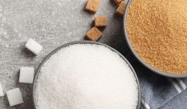 ¿Es mejor el azúcar moreno que el blanco?
