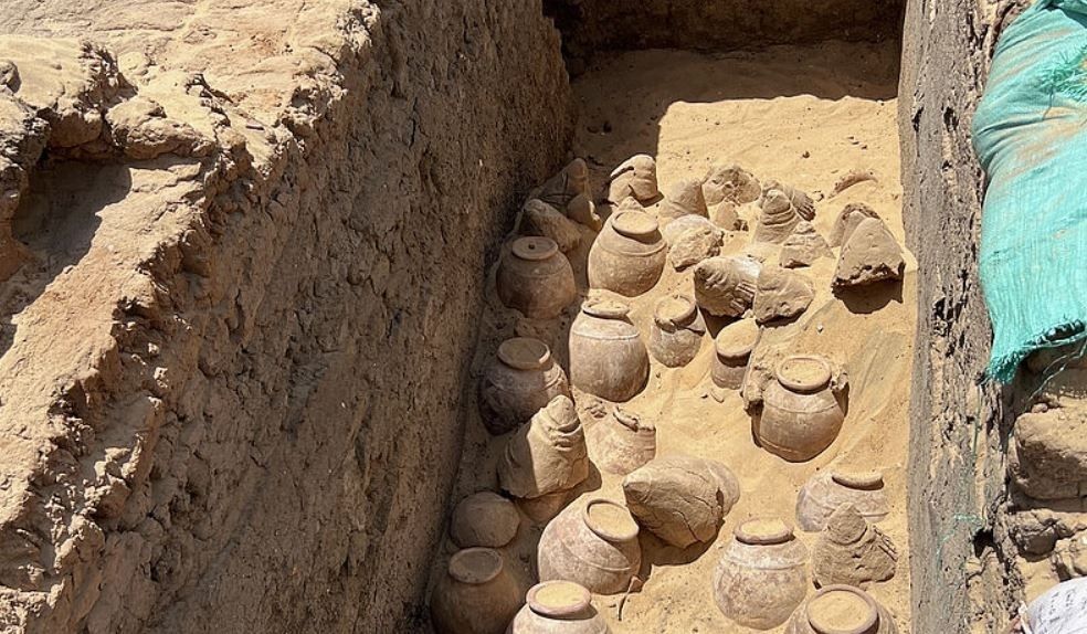 EuropaPress 5497006 jarras vino 5000 anos antiguedad tumba reina meret neith abydos excavacion
