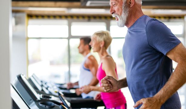 La actividad física y la dieta son esenciales para alcanzar un envejecimiento saludable