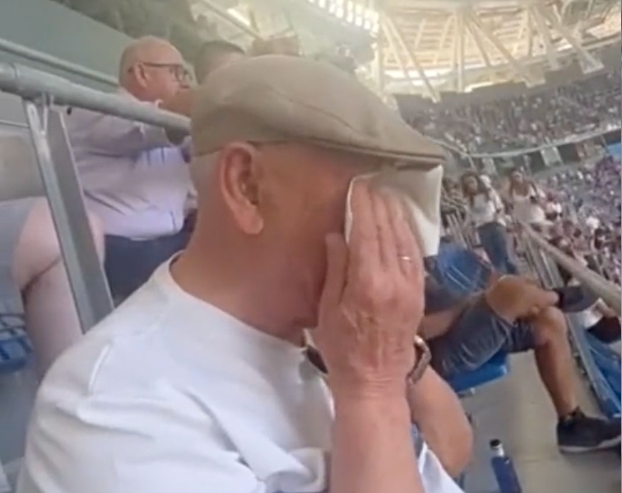 VÍDEO: Lleva por sorpresa a su abuelo al Santiago Bernabéu y su reacción conmueve en las redes. Foto: TikTok