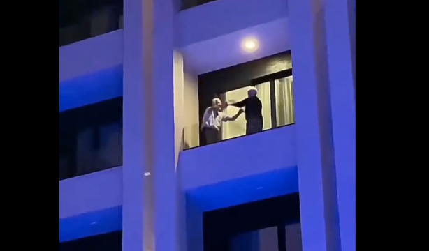 El vídeo más tierno que verás: dos personas mayores sorprenden bailando en su balcón